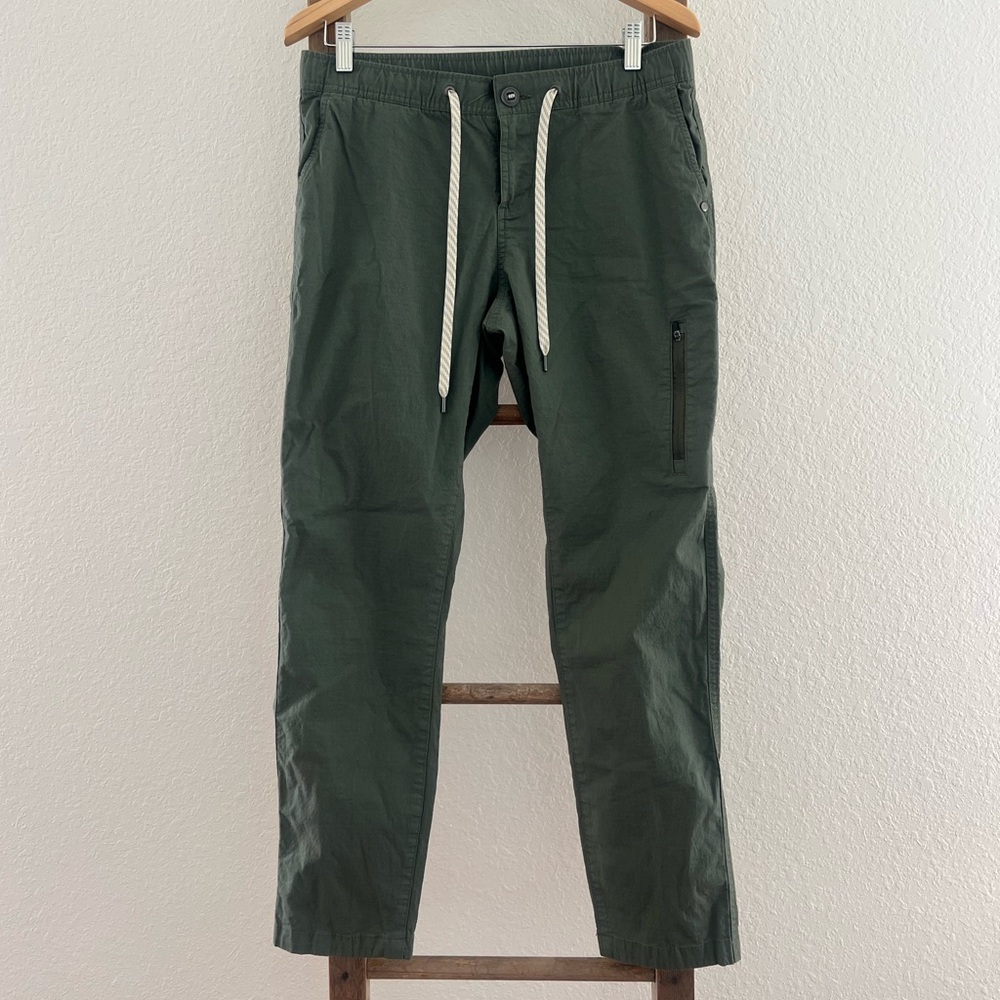 Vuori Women's Green Cropped Pants